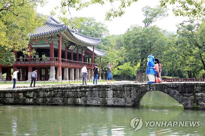 남원 광한루원의 오작교 [남원시 제공]