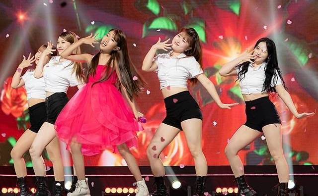 빈예서는 요즘 전국 어디를 가든 열성팬들의 환호속에 쉴틈 없는 스케줄을 이어가고 있다. 최근 방송된 '트롯 챔피언'에서는 신곡 발매를 앞두고 스페셜 무대를 꾸며 눈길을 끌었다. /IMBC, MBC ON