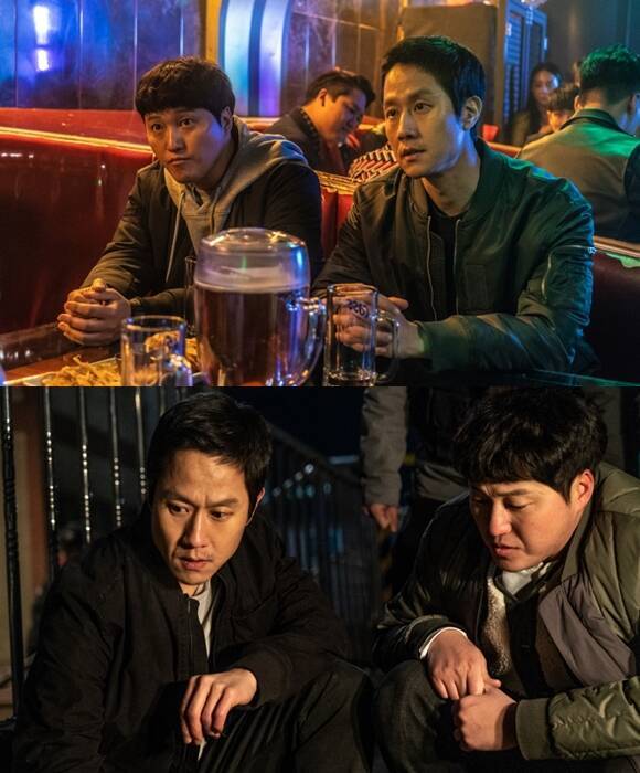 '더러운 돈에 손대지 마라' 김대명(위쪽 사진의 왼쪽)과 정우의 버디 스틸이 공개됐다. /㈜에이스메이커무비웍스
