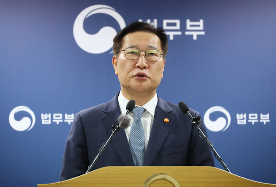 Justice Minister Park Sung-jae speaks during a press briefing held at the government complex in Gwacheon, Gyeonggi, on Thursday. [YONHAP]