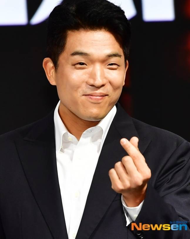 넷플릭스 예능 ‘흑백요리사’ 심사위원으로 출연한 국내 유일 미슐랭 3스타 셰프 안성재(뉴스엔DB)