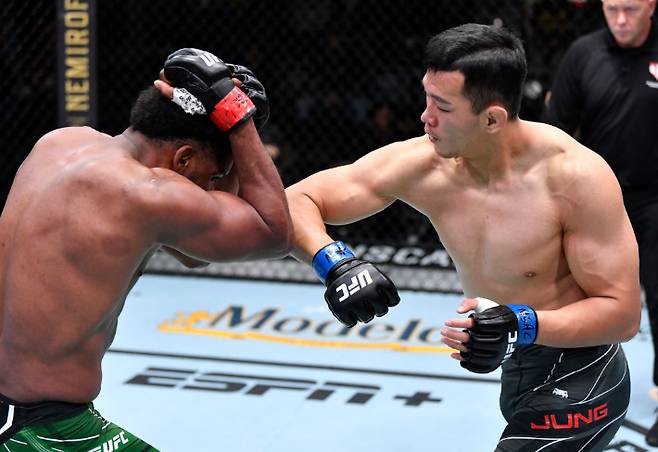 UFC 한국 선수 중 최중량급인 정다운(30)의 경기 장면. UFC 제공