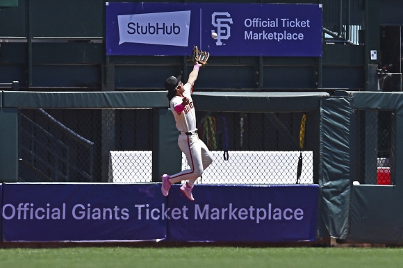 Reds Giants Baseball - San Francisco Giants‘ Jung Hoo Lee fails to catch a fly ball hit by Cincinnati Reds’ Jeimer Candelario in the first inning of a baseball game in San Francisco, Sunday, May 12, 2024. Lee would leave the game after injuring himself during the play. (Jose Carlos Fajardo/Bay Area News Group via AP) MANDATORY CREDIT; NO LICENSING EXCEPT BY AP COOPERATIVE MEMBERS