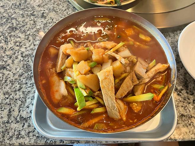 Spicy summer squash stew at Yeongdong Garden (Kim Da-sol/The Korea Herald)