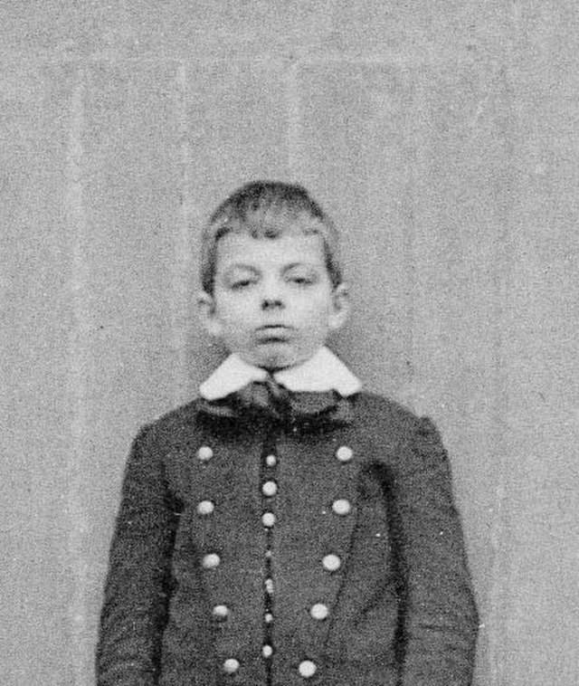 “왜 제가 사랑하는 사람들은 저를 일찍 떠나는 거죠?” 어린 시절 앙투안 생텍쥐페리.