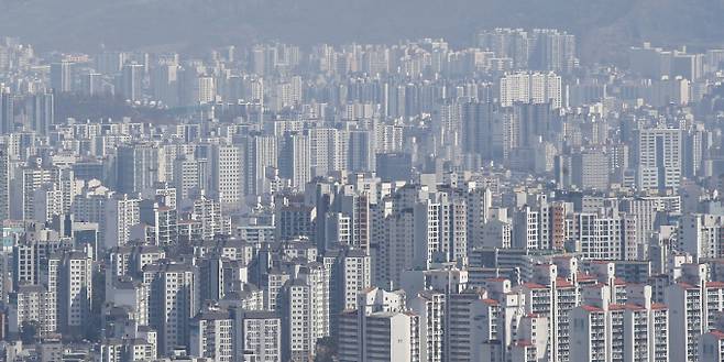 9월 마지막 주 서울 아파트 매매가격과 전셋값이 모두 뛰었다. 사진은 서울시내 한 아파트 밀집 지역. /사진=뉴스1