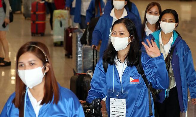 외국인 가사관리사 시범사업에 참여하는 필리핀 노동자들이 지난 8월 6일 인천국제공항 제1터미널을 통해 입국하고 있다. 세계일보 자료사진