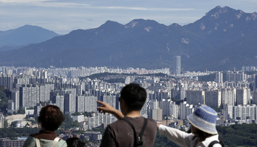 22일 서울 남산공원에서 바라본 서울 시내 아파트 단지 모습. 뉴시스 