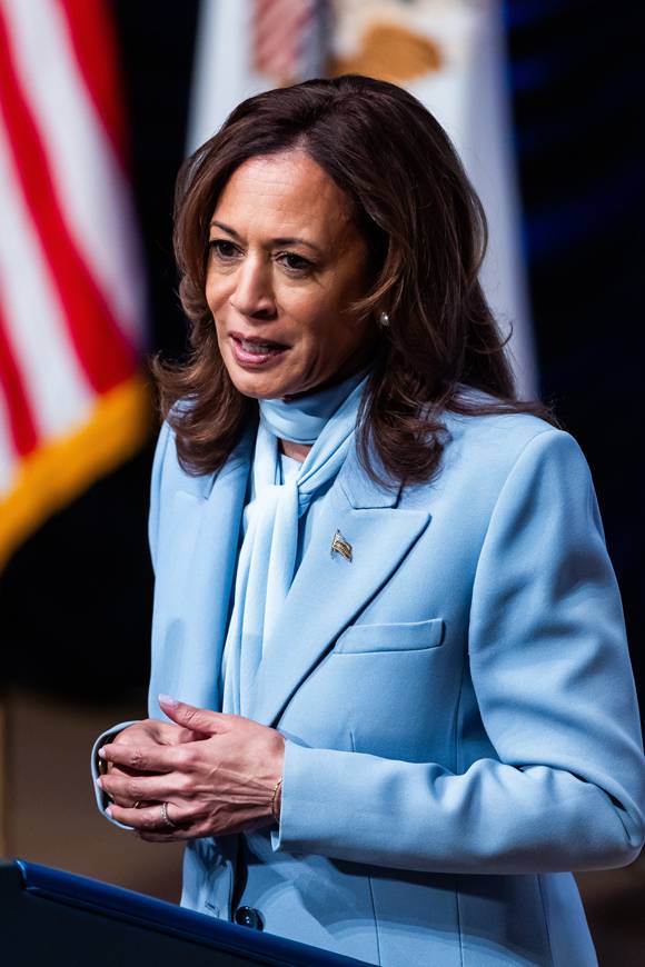 카멀라 해리스 미국 부통령 겸 민주당 대선후보가 9월18일(현지시간) 워싱턴 로널드 레이건 빌딩에서 열린 의회 히스패닉 코커스 연구소(CHCI) 리더십 컨퍼런스에 참석해 연설하고 있다. ⓒEPA 연합