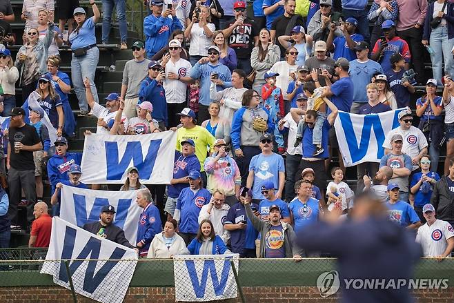 시카고 컵스를 응원하는 팬들 [AP=연합뉴스 자료사진]