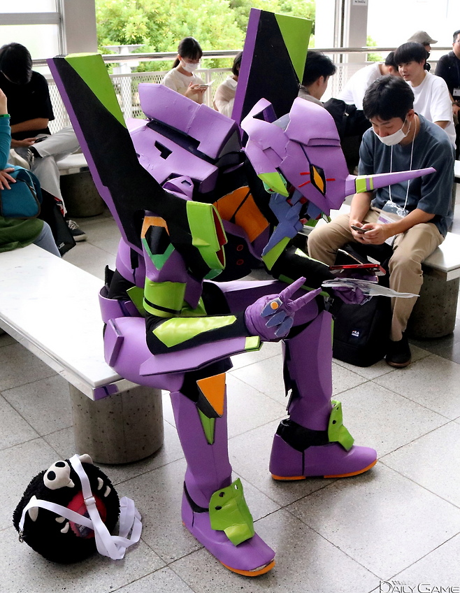 애니메미션 '에반게리온'의 '초호기'로 분한 이도 있었습니다.