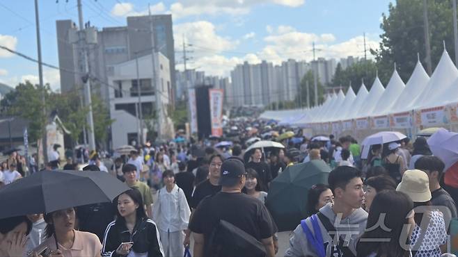 29일 대전 동구 소제동에서 '2024 대전 빵축제'가 열려 관람객들로 붐비고 있다. 2024.9.29 /뉴스1 ⓒ News1 허진실 기자