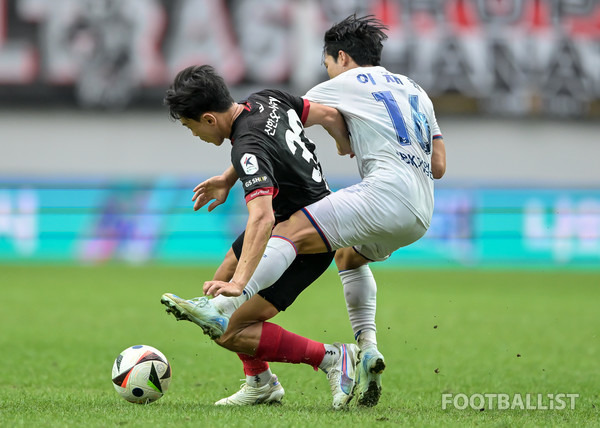 조영욱(왼쪽, FC서울), 이재원(오른쪽, 수원FC). 서형권 기자