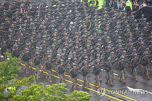 ▲ 건군 75주년 국군의 날 기념행사가 열린 지난해 9월 26일 오후 국군 장병들이 서울 중구 세종대로에서 시가 행진을 하고 있다. 연합뉴스