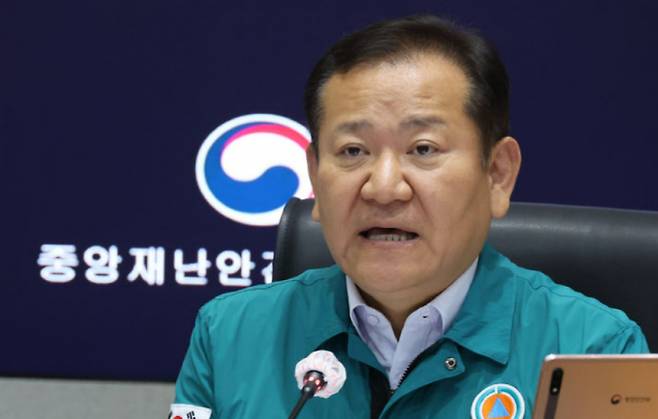 이상민 행정안전부 장관이 29일 정부서울청사 서울상황센터에서 제18호 태풍 '끄라톤' 북상 대비 관계기관 대책 회의를 개최했다. 사진은 이상민 행정안전부 장관. /사진=뉴시스