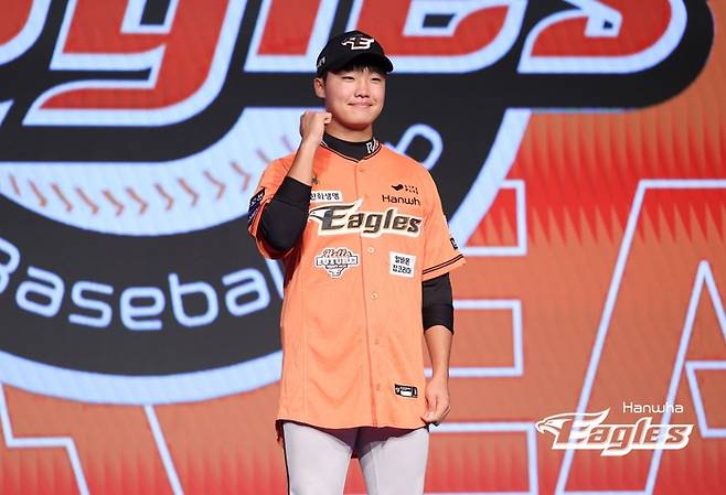 지난 11일 2025 KBO 신인드래프트에서 전체 2순위로 한화의 지명을 받은 정우주. 한화 이글스 제공