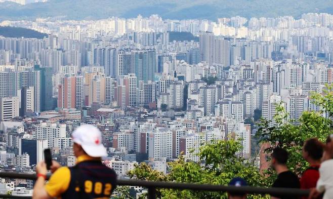 서울 남산에서 바라본 시내 아파트 모습. / 사진출처=연합뉴스