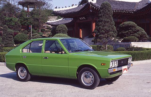 포니1 4도어 모델