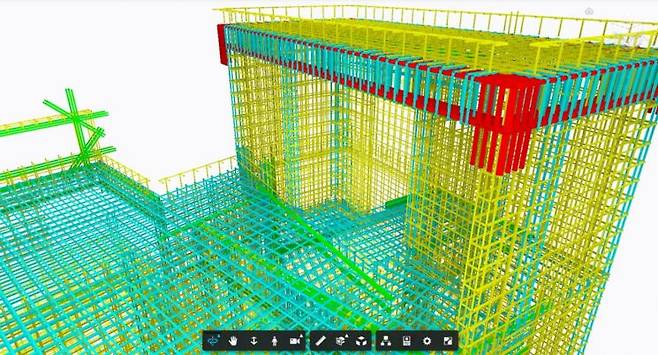 코오롱글로벌의 철근공사 관리 플랫폼 ‘스마트체커’를 활용한 BIM 기반 철근 관리 모습. 사진제공=코오롱글로벌
