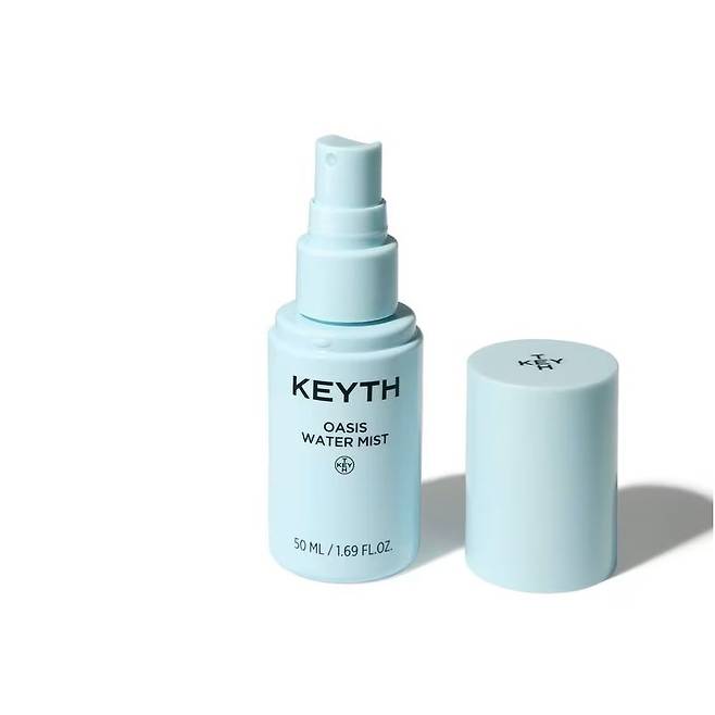 키스 스킨케어 미스트 오아시스 워터 미스트: 선인장 추출물, 에델바이스 캘러스 배양액 등이 각질층 깊숙이 수분을 공급하며 오일은 미세 캡슐로 소량 함유. 50mL 1만2천원, 150mL 3만5천원.