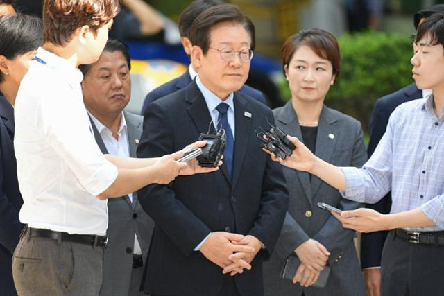 이재명 더불어민주당 대표가 30일 서울 서초구 서울중앙지법에서 열린 위증교사 혐의 1심 결심 공판에 출석하고 있다. 류기찬 인턴기자