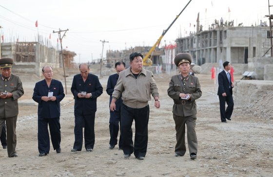 북한 노동당 기관지 노동신문은 30일 김정은 북한 국무위원장이 평안북도 수해지역의 복구 현장을 방문한 사실을 보도했다.노동신문. 뉴스1.