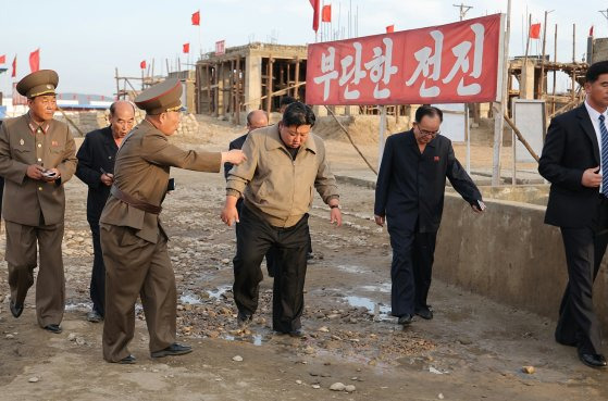 북한 노동당 기관지 노동신문은 30일 김정은 북한 국무위원장이 평안북도 수해지역의 복구 현장을 방문한 사실을 보도했다.노동신문. 뉴스1.