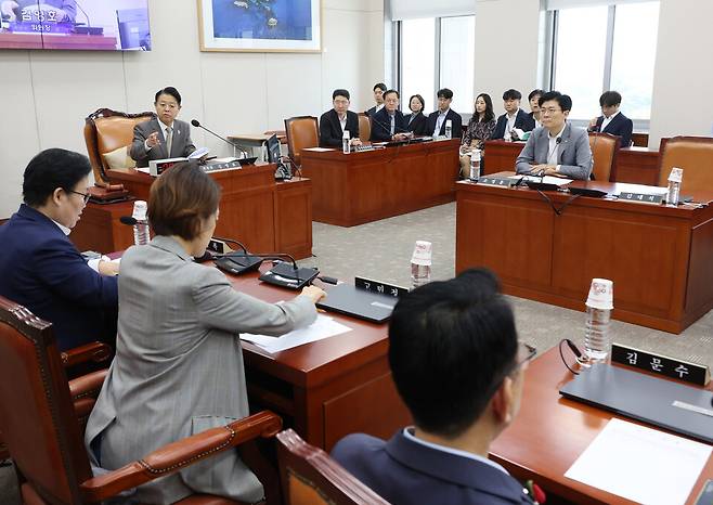 27일 국회에서 교육위원회 전체회의가 열리고 있다. ⓒ 연합뉴스