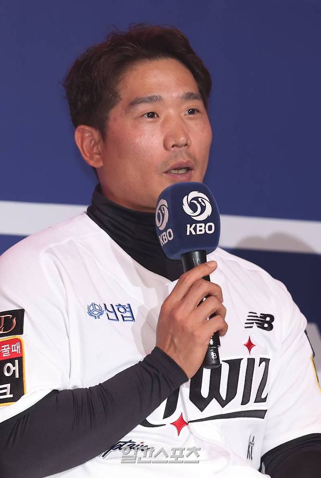 ‘2024 신한 SOL Bank KBO 미디어데이’가 22일 오후 서울 소공동 롯데호텔 서울에서 열렸다. kt 박경수가 질문에 답하고 있다. 김민규 기자 mgkim1@edaily.co.kr /2024.03.22/