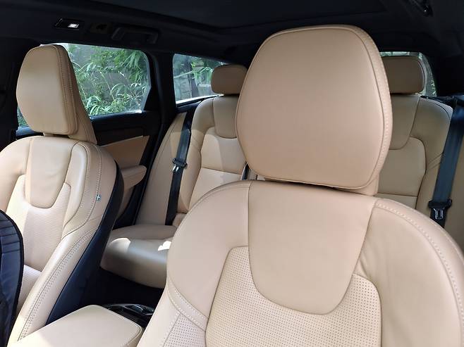 볼보 V90cc 실내 모습. [김성우 기자]