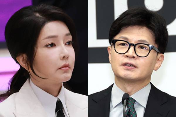 김건희 여사(왼쪽)와 한동훈 국민의힘 대표.&nbsp;연합뉴스·뉴시스