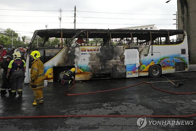 태국 수학여행 버스 화재 (방콕 AP=연합뉴스) 1일(현지시간) 태국 방콕 인근 고속도로를 달리던 수학여행 버스에 불이 나 학생·교사 등 25명이 사망한 것으로 보인다고 태국 정부가 밝혔다. 2024.10.01