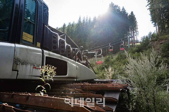 지구 온난화로 인한 이상 고온 현상으로 강설량이 줄면서 기능을 잃은 오스트리아 슈타이어마르크주 라메랄름 스키 슬로프. (사진=Greenpeace)