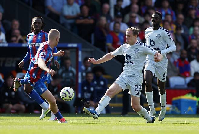 ▲ 맨체스터 유나이티드는 크리스탈 팰리스의 아담 와튼을 관찰 중이다. 크리스티안 에릭센을 내보내는 대안으로 고민 중이라는 것이다. ⓒ연합뉴스/AFP/REUTERS