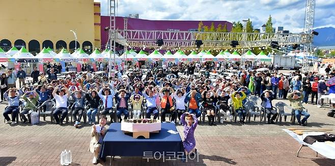 '속초음식축제(마숩다! 속초)'가 오는 4일부터 3일간 엑스포 상징탑 광장 일원에서 제59회 설악문화제와 연계해 열린다./사진-속초시