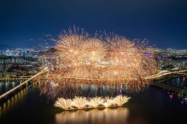 2023년 한화와 함께하는 서울세계불꽃축제에서 선보인 ㈜한화의 불꽃 [사진출처=한화]