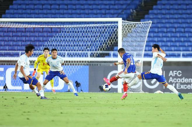 울산 HD 선수들이 2일 일본 요코하마 F.마리노스와의 2024~25 AFC 챔피언스리그 엘리트 리그 스테이지 2차전에서 수비하고 있다. 사진=AFC