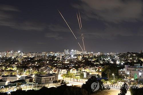 이란 미사일에 이스라엘 아이언돔 가동 [연합뉴스 자료사진]