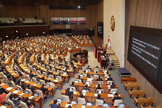 4일 오후 서울 여의도 국회에서 열린 제418회 국회(정기회) 제10차 본회의에서 김여사특검법 등이 상정되고 있다. 사진=뉴시스