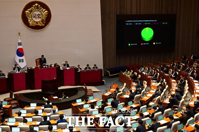 국회는 4일 본회의를 열고 윤석열 대통령이 거부권을 행사한 세 김건희 특검법과 채해병 특검법, 지역화폐법에 대해 무기명 재표결을 진행했다. 무기명 투표 결과, 세 법안 모두 부결됐다. /남윤호 기자