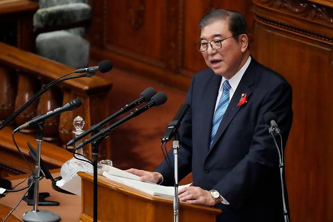 지난 1일 취임한 이시바 시게루 일본 총리가 4일 취임 후 처음 국회에서 연설했다. / AP 연합뉴스