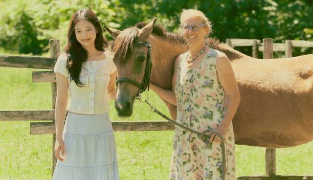 그룹 블랙핑크 제니가 이탈리아에서의 72시간을 마무리하며 끝내 눈물을 흘렸다. JTBC 제공