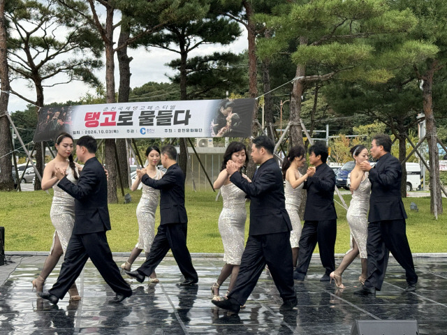 ▲ 제1회 춘천국제탱고페스티벌이 지난 3일부터 춘천문화예술회관과 춘천 삼악산 호수케이블카, 춘천 지하상가 중앙광장 일대에서 진행되고 있다.