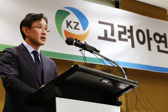 Korea Zinc Chairman Choi Yun-beom speaks at a press conference held at the Grand Hyatt hotel in Yongsan District, central Seoul, on Wednesday. [YONHAP]