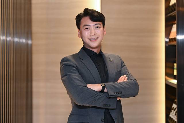 이웅빈 푸에르코 대표가 푸에르코 여의도웨스트점에서 국민일보와 인터뷰하고 있다. 이 대표는 “해외에서 한국 식문화의 경쟁력을 확인해보고 싶다”며 “싱가포르, 베트남 호치민, 일본 오사카·도쿄 출점을 검토하고 있다”고 말했다. 윤웅 기자