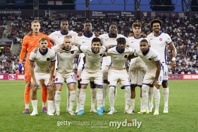 유럽축구 이적전문매체 트랜스퍼마크트는 4일 2024-25시즌 UEFA 콘퍼런스리그에 출전하는 선수 중 시장가치가 높은 선수들로 구성된 베스트11을 선정해 소개했다. 트랜스퍼마크트가 선정한 베스트11은 모두 첼시 소속 선수들로 구성됐다./게티이미지코리아