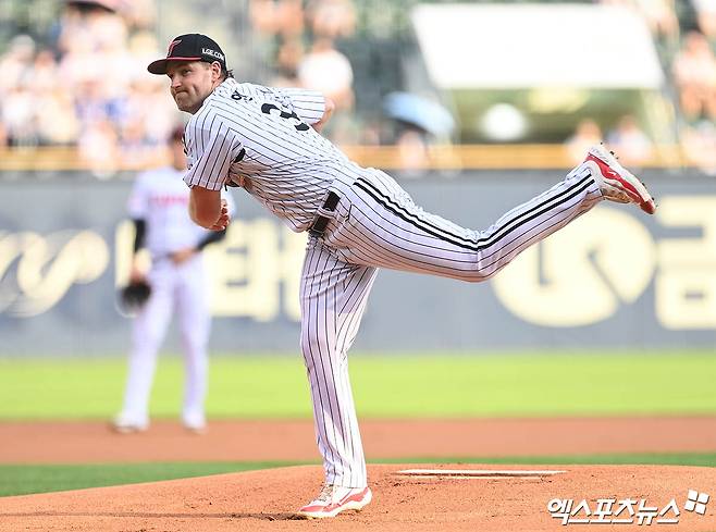 LG 투수 엔스는 4일 잠실구장에서 열릴 '2024 신한 SOL Bank KBO 포스트시즌' KT 위즈와 준플레이오프 1차전에서 선발 등판할 예정이다. 올해 KT 상대 2경기 12이닝 7실점을 기록했다. 엔스는 12일 만에 공식전 마운드에 오른다. 엑스포츠뉴스 DB