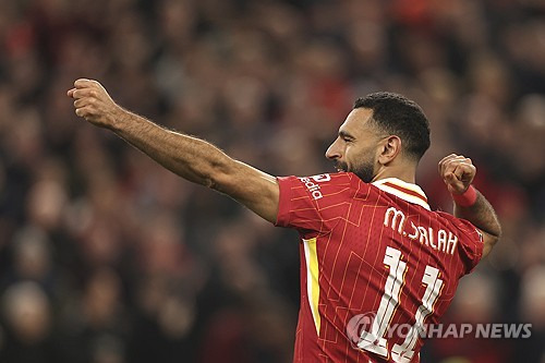 영국 매체 더선은 3일(한국시간) 파리 생제르맹(PSG)이 세계적인 축구스타 모하메드 살라(리버풀)를 노릴 계획이라고 보도했다. 사우디아라비아로부터 큰 관심을 받고 있는 프리미어리그 축구스타 살라는 리버풀과의 계약이 2025년 6월에 끝나 2024-25시즌 종료 후 계약이 만료된다. 연합뉴스