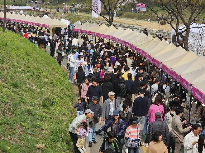 지난 봄에 열린 양재아트살롱 [서초구 제공. 재판매 및 DB 금지]