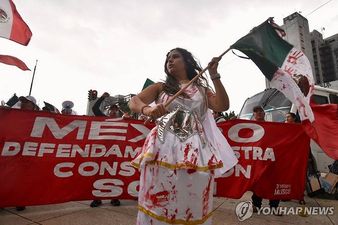 지난 1일(현지시간) 펼쳐진 멕시코 사법 개편안 반대 시위 [멕시코시티 AFP=연합뉴스. 재판매 및 DB 금지]